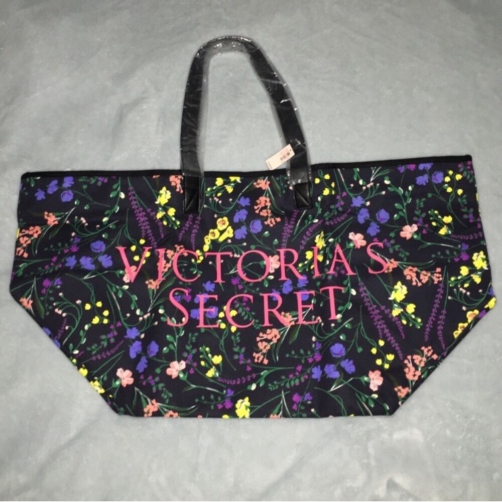 FREE* Victoria’s Secret Tote